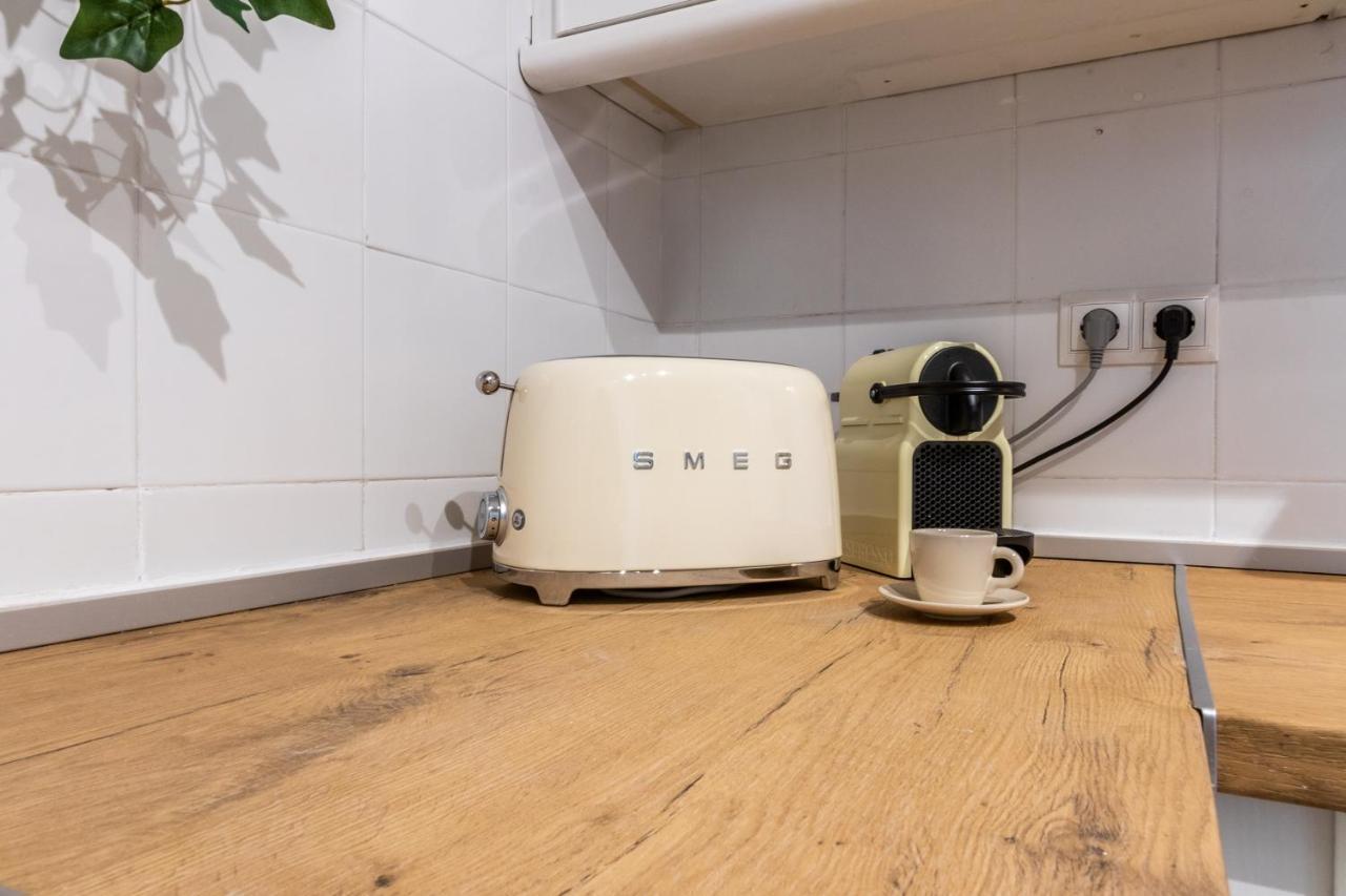 Exclusive Apartments Barcelona 4 Personas Torrella テラサ エクステリア 写真
